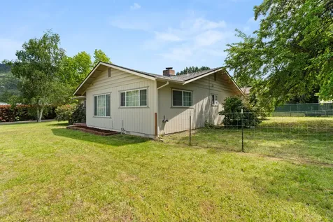 1960 Cloverlawn Drive Grants Pass OR 97527