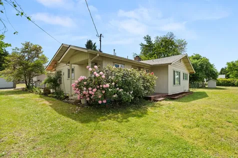 1960 Cloverlawn Drive Grants Pass OR 97527