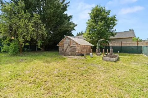 1960 Cloverlawn Drive Grants Pass OR 97527