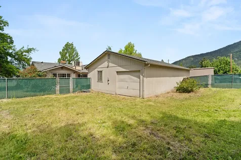 1960 Cloverlawn Drive Grants Pass OR 97527
