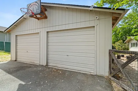 1960 Cloverlawn Drive Grants Pass OR 97527