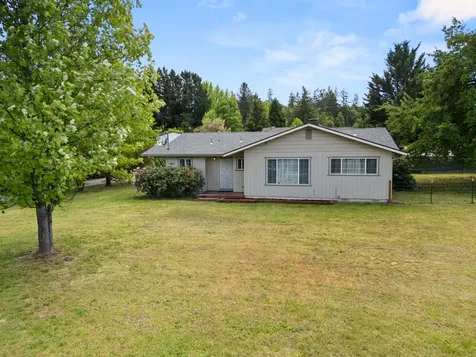 1960 Cloverlawn Drive Grants Pass OR 97527