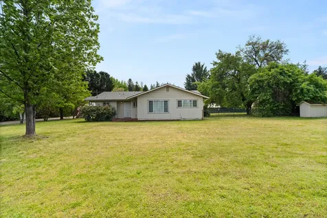 1960 Cloverlawn Drive Grants Pass OR 97527