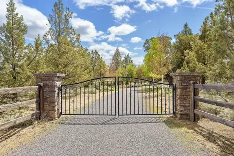 63620 Hughes Road Bend OR 97701