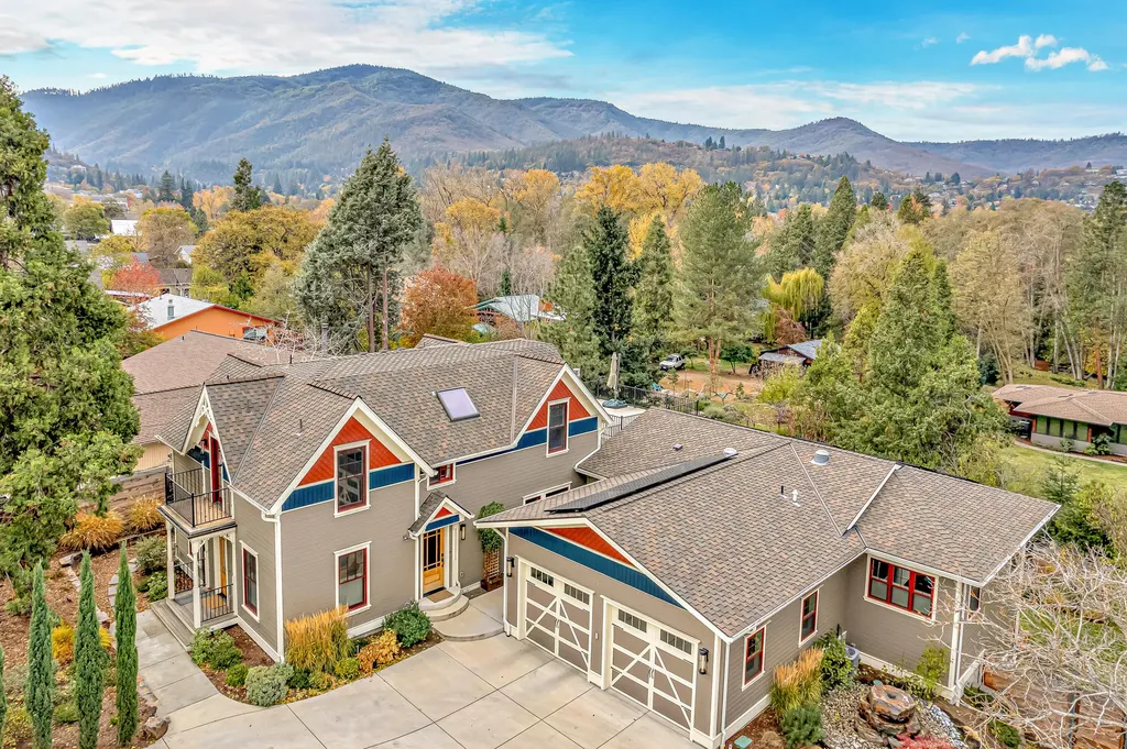 767 Oak Street Ashland OR 97520