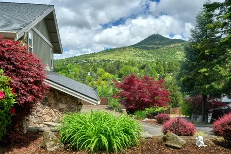 66 Monterey Drive Medford OR 97504