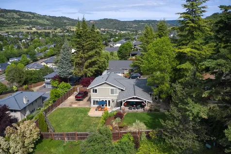 66 Monterey Drive Medford OR 97504
