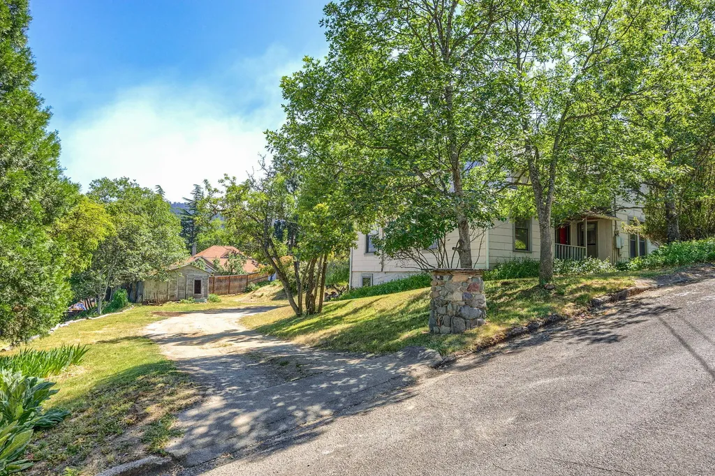 166 Nob Hill Street Ashland OR 97520