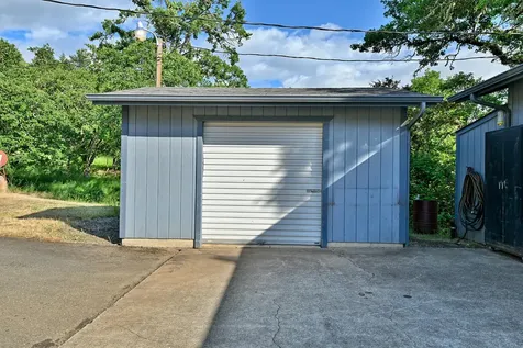 981 Oakview Drive Roseburg OR 97471
