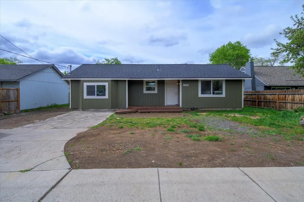 2360 SW Salmon Avenue Redmond OR 97756