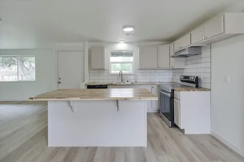 2360 SW Salmon Avenue Redmond OR 97756