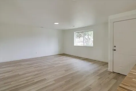 2360 SW Salmon Avenue Redmond OR 97756