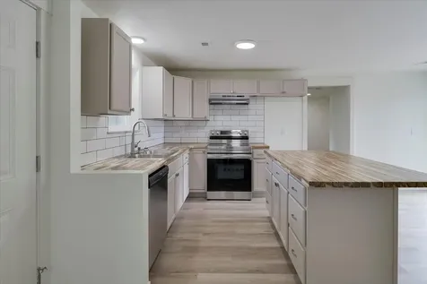 2360 SW Salmon Avenue Redmond OR 97756