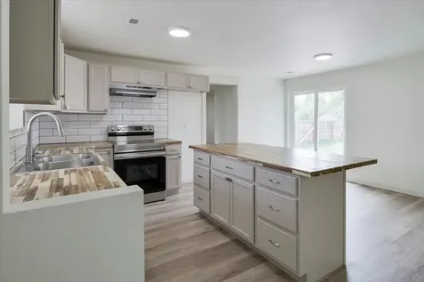 2360 SW Salmon Avenue Redmond OR 97756