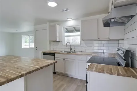 2360 SW Salmon Avenue Redmond OR 97756