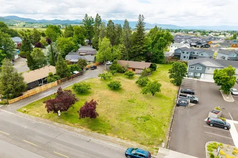616 Cheryl Lane Phoenix OR 97535