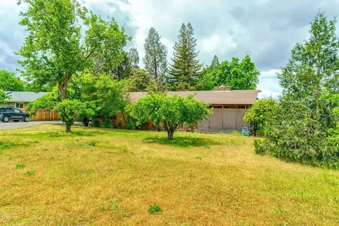 616 Cheryl Lane Phoenix OR 97535