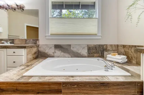 3290 NW Massey Drive Bend OR 97703