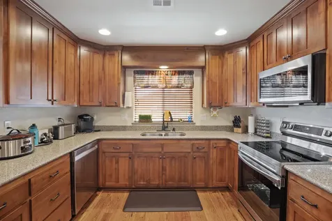 215 NW Knight Court Grants Pass OR 97526