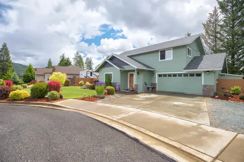 215 NW Knight Court Grants Pass OR 97526