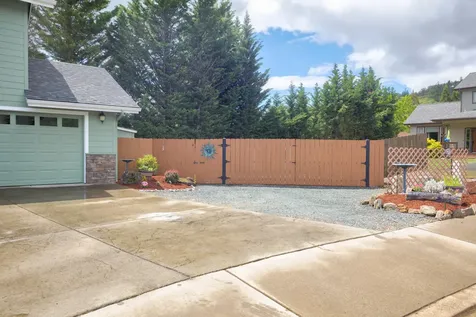 215 NW Knight Court Grants Pass OR 97526