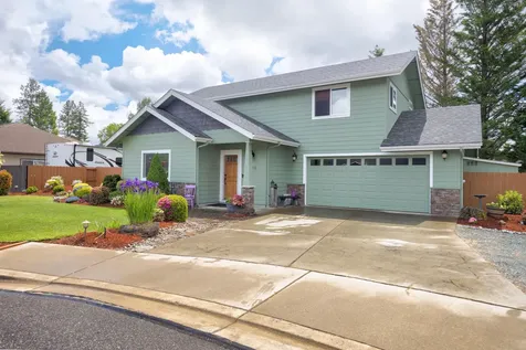 215 NW Knight Court Grants Pass OR 97526