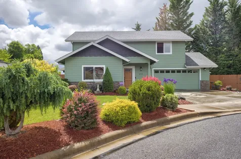 215 NW Knight Court Grants Pass OR 97526
