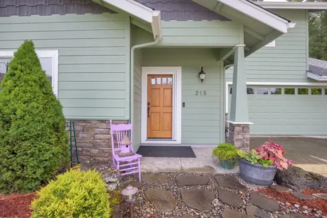 215 NW Knight Court Grants Pass OR 97526