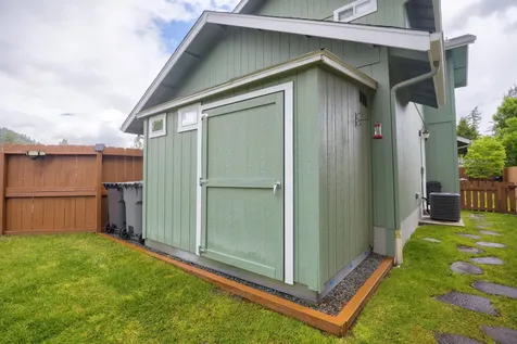215 NW Knight Court Grants Pass OR 97526