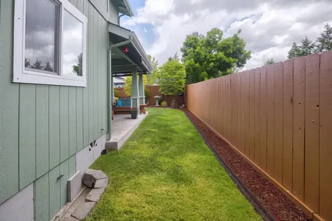 215 NW Knight Court Grants Pass OR 97526