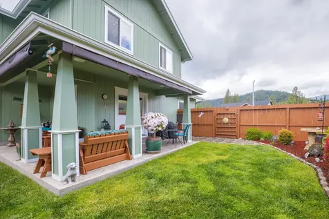 215 NW Knight Court Grants Pass OR 97526