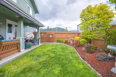 215 NW Knight Court Grants Pass OR 97526