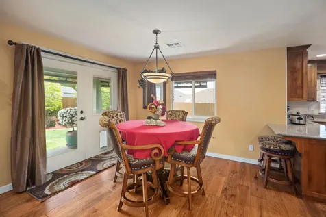 215 NW Knight Court Grants Pass OR 97526