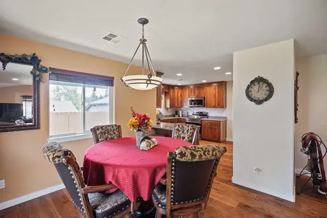 215 NW Knight Court Grants Pass OR 97526