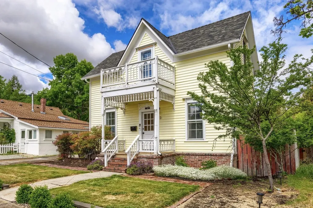 173 Helman Street Ashland OR 97520