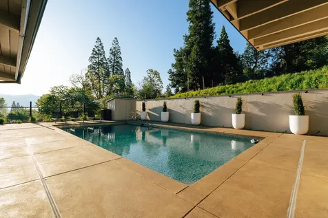310 Holly Street Ashland OR 97520