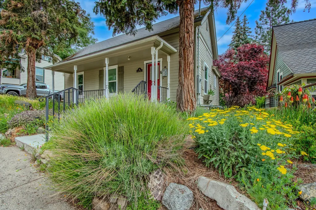 63 Nutley Street Ashland OR 97520