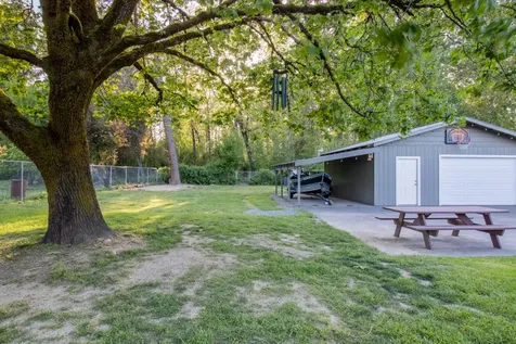 1300 Ojai Avenue Grants Pass OR 97527