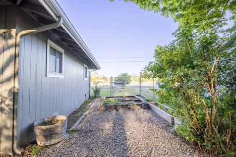 1300 Ojai Avenue Grants Pass OR 97527