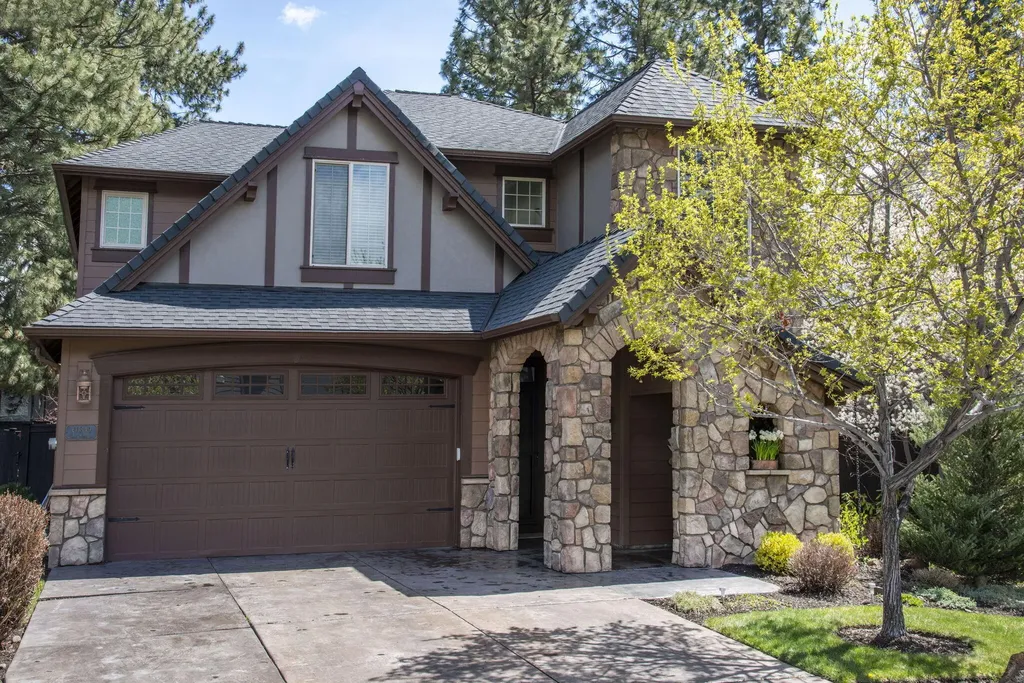 60349 Sage Stone Loop Bend OR 97702