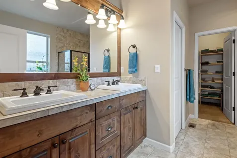 60349 Sage Stone Loop Bend OR 97702