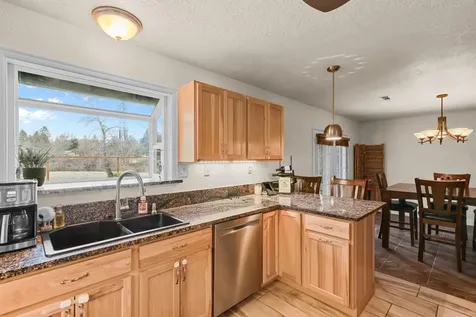 149 Queens Branch Road Rogue River OR 97537