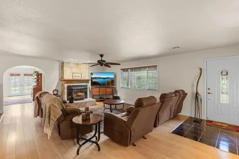 149 Queens Branch Road Rogue River OR 97537