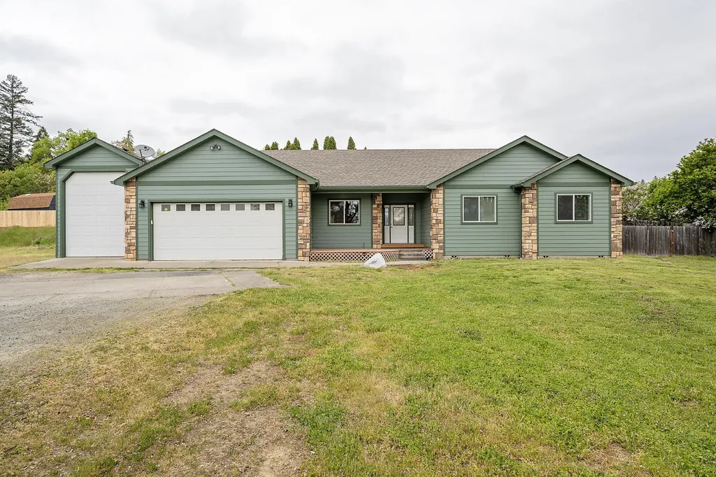 1634 NW F Street Grants Pass OR 97526