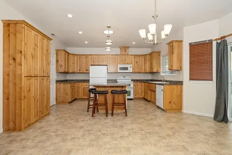 1634 NW F Street Grants Pass OR 97526