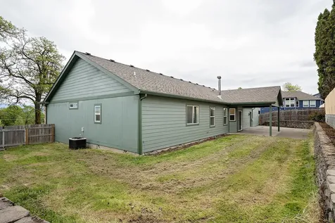 1634 NW F Street Grants Pass OR 97526