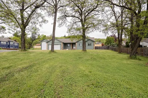 1634 NW F Street Grants Pass OR 97526