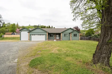 1634 NW F Street Grants Pass OR 97526