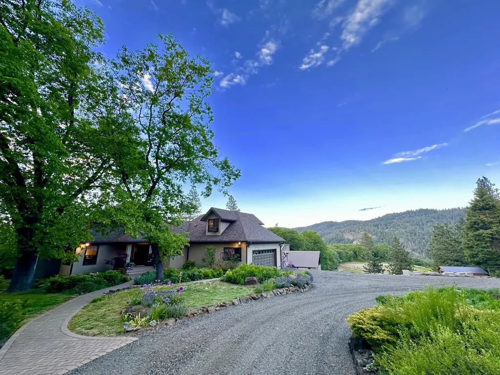 5631 Old Highway 99 S Ashland OR 97520