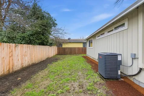1687 Lillian Street Medford OR 97501